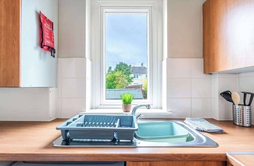 Motherwell House | Millfield House -2 Bed in Motherwell near Motorway