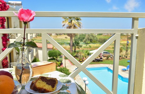 Malia Apartment | Milos Apartments for 2