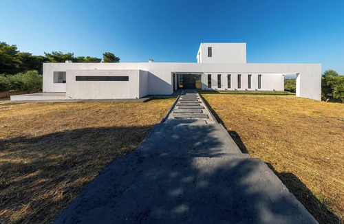 Agii Apostoli Villa | Minimal Brand new Villa With Private Pool Close to Athens