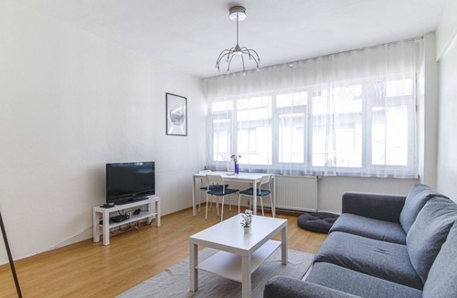 Harbiye Apartment | Minimal Flat w Balcony 14 min to Galataport