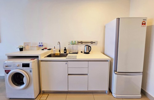 Shah Alam Condo | Minimalist studio with swimming pool fitness room, WiFi in superb Setia Alam