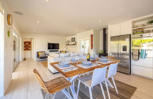 Oneroa Cottage | Moa Magic - Oneroa Holiday Home