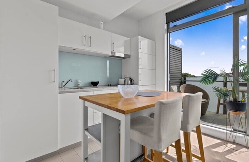 Grey Lynn Apartment | Modern Abode | Parking & Views near Ponsonby Rd