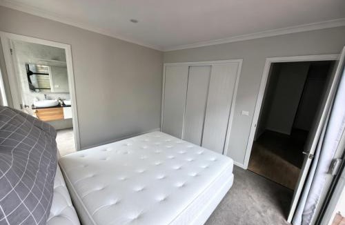 Hamilton House | Modern 2 Bed Self Contained Suite