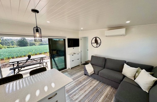 Bombay Bed & Breakfast | Modern 2 Bedroom, 2 Bathroom Cottage with Farm Views