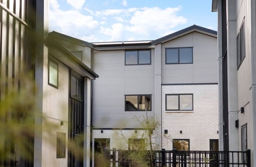 Lower Hutt Villa | Modern 2BR Townhouse in Fairfield