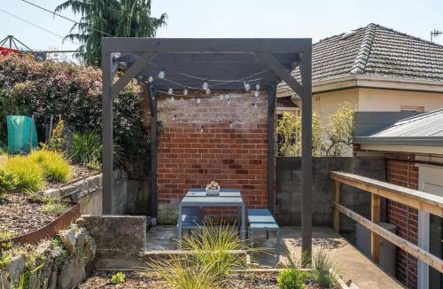 Burnie House | Modern 3-Bed Coastal Escape