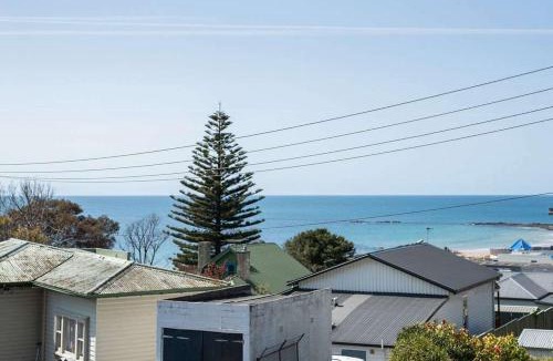 Burnie House | Modern 3-Bed Coastal Escape
