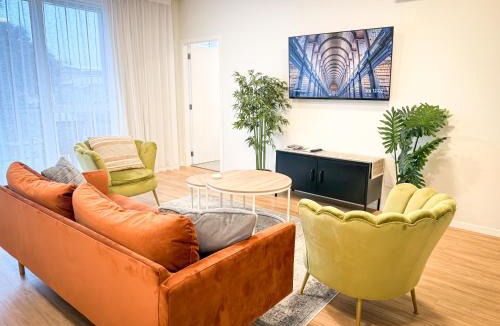 Paraparaumu Beach Apartment | Modern 3Bdr 2bath Apartment Beach Golf Shops Relax
