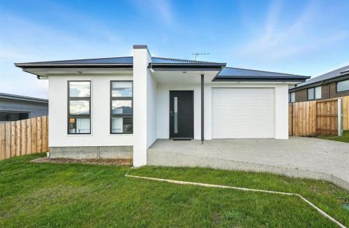 Old Beach House | Modern and Accessible, Old Beach