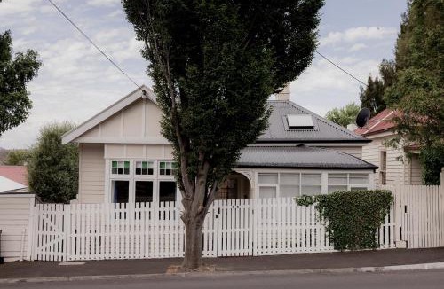 West Hobart House | Modern and central cottage in West Hobart