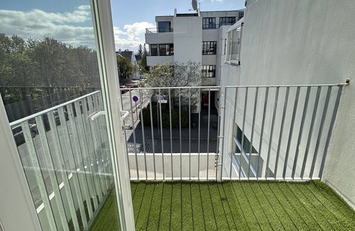 Downtown Apartment | Modern apartment right in front of Hallgrimskirkja - Great Location !