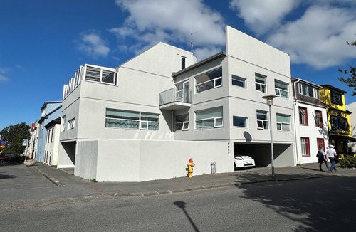 Downtown Apartment | Modern apartment right in front of Hallgrimskirkja
