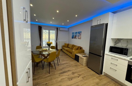 Nikaia-Agios Ioannis Rentis Apartment | Modern Athens Suite - 160m from Metro - 3min Piraeus Port - 6 Guests