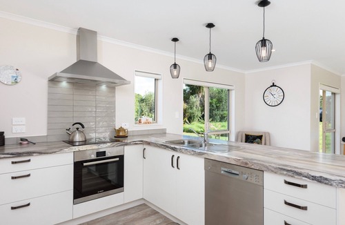 Waihi Beach Cottage | Modern Beach Break - Waihi Beach Holiday Home