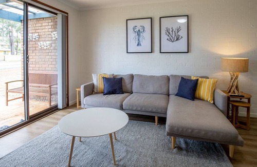 Surf Beach House | Modern Beachside Comfort 3 Minutes to the Beach