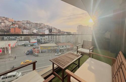 Taksim Apartment | Modern Central Apartment in Taksim w Pool, Gym, Balcony