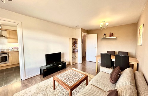 North Glasgow Apartment | Modern & Cosy 2 bedroom Flat with Free Parking - 5 minutes from City Centre