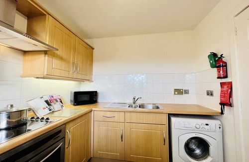 North Glasgow Apartment | Modern & Cosy 2 bedroom Flat with Free Parking - 5 minutes from City Centre