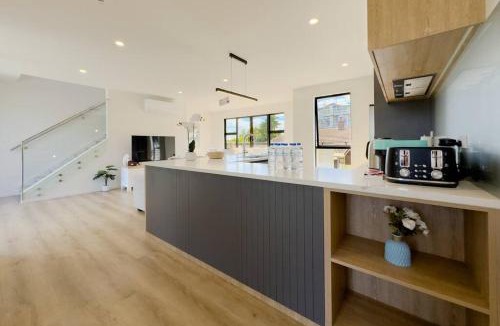 Forrest Hill Villa | Modern Design Brand New House in Forrest Hill