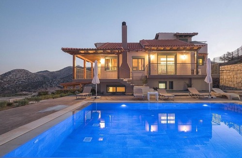 Agia Pelagia Villa | Modern Family Villa with Private Pool, Amazing Sea & Sunset Views close to Lygaria and Agia Pelagia
