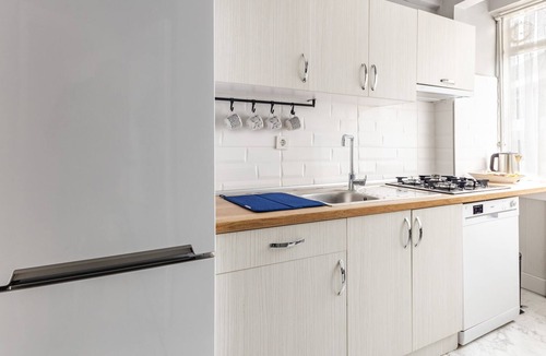 Moda Apartment | Modern Flat w Balcony in the Heart of Kadikoy
