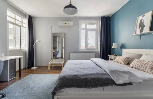Goztepe Apartment | Modern Flat with Terrace on Bagdat Avenue