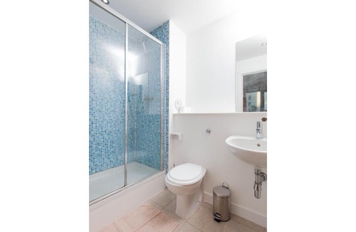 Newhaven Apartment | Modern ground floor flat by the Shore in Leith!