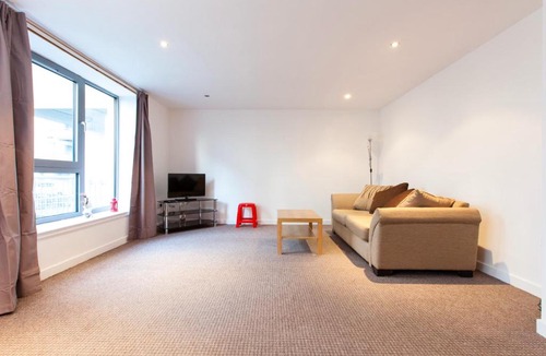 Newhaven Apartment | Modern ground floor flat by the Shore in Leith!