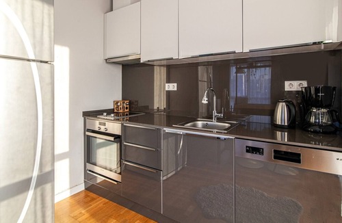 Kagithane Apartment | Modern Istanbul Flat, 10 Min to Airport Metro