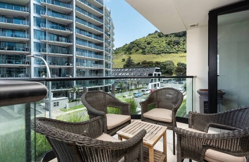 Mount Maunganui Apartment | Modern Mount apartment in top location