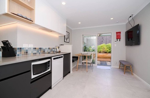 Rosedale House | Modern private 2 bedroom home unit in Albany
