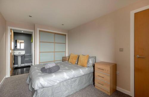 Finnieston Apartment | Modern Riverfront Apt. 10 mins from Hydro/SECC