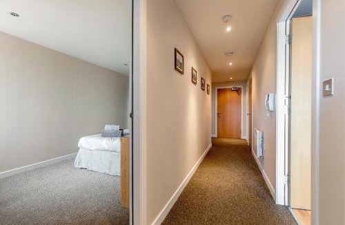 Finnieston Apartment | Modern Riverfront Apt. 10 mins from Hydro/SECC