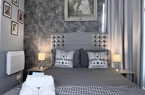 Coldstream Bed & Breakfast | Modern Rooms with SELF Check-In The Castle, Coldstream