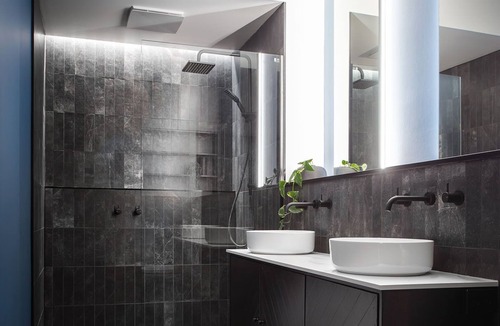 Launceston CBD Apartment | Modern, spacious CBD Apartment across from City Park