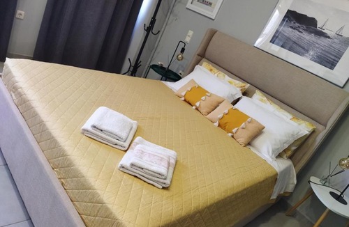Saronikos Apartment | Modern & Spacious , Near Airport, Queen Bed, Pkg