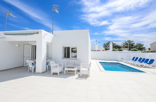 Cala Blanca House | Modern-style villa near the beach – Villa Garasa