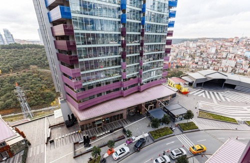 Maslak Apartment | Modern Studio Flat with City View in Sariyer