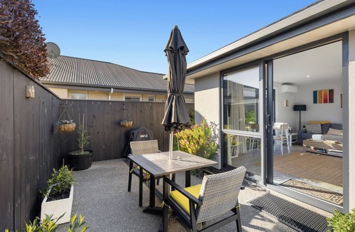 Motueka Apartment | Modern, Sunny, Central