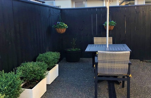 Motueka Apartment | Modern, Sunny, Central