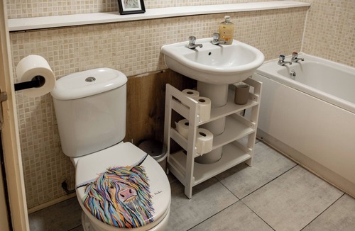 Motherwell House | Modern Unit Cook Work in Comfort