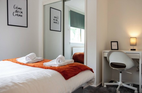 Motherwell House | Modern Unit Cook Work in Comfort