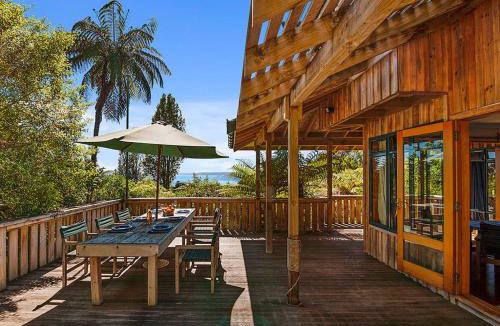 Pukawa House | Moetu Lodge - Pukawa Bay Holiday Home