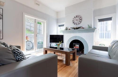 Newstead House | Monte-Vista: Minutes to the City Views & Parking