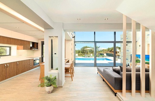 Mathes House | Moonlight Grand Villa Heated Pool