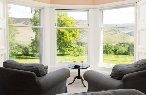 Biggar House | MOSSFENNAN HOUSE & ANNEXE - village of Broughton 3 miles, Peebles 14 miles.