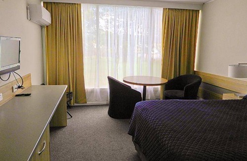 Zeehan Hotel | Motel ∙ 2 bedrooms ∙ 10 guests