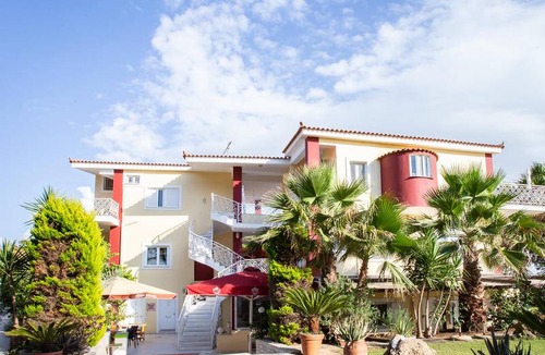 Trifylia House | Motel ∙ 8 guests