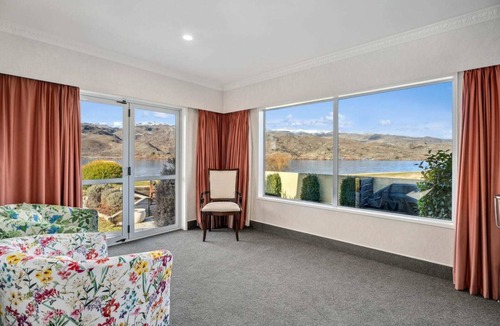 Lowburn House | Mount Pisa Lake View